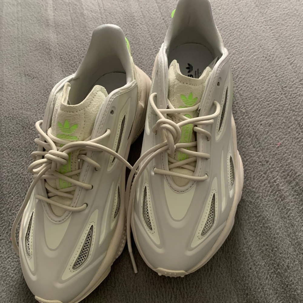 Brand New Adidas Osweego Sneakers 👟👟